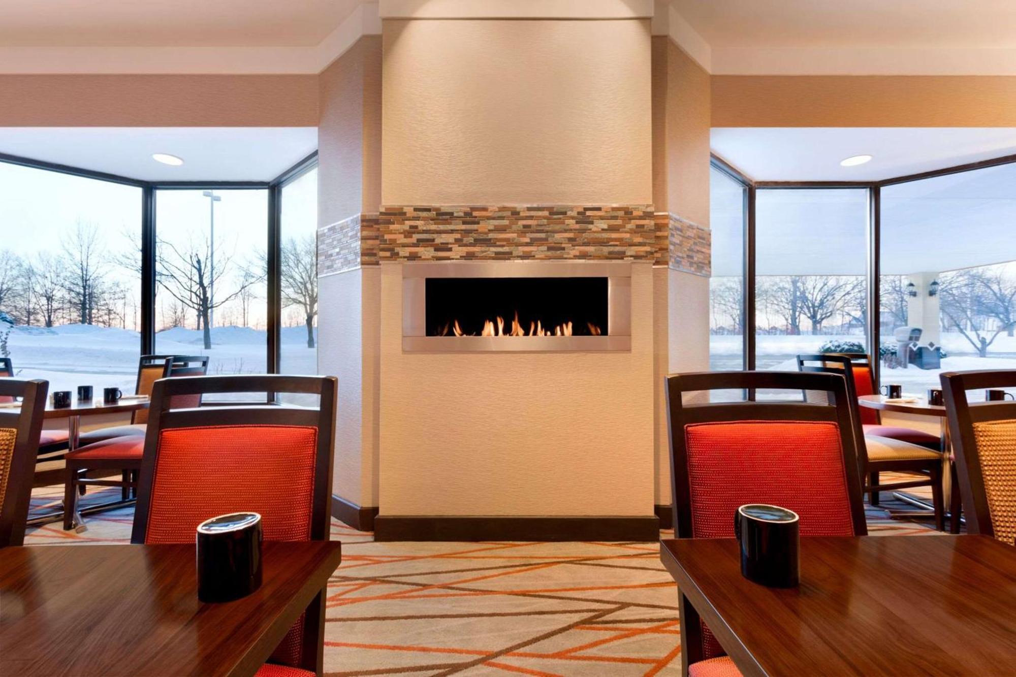 Radisson Akron-Fairlawn Copley Montrose Exterior foto