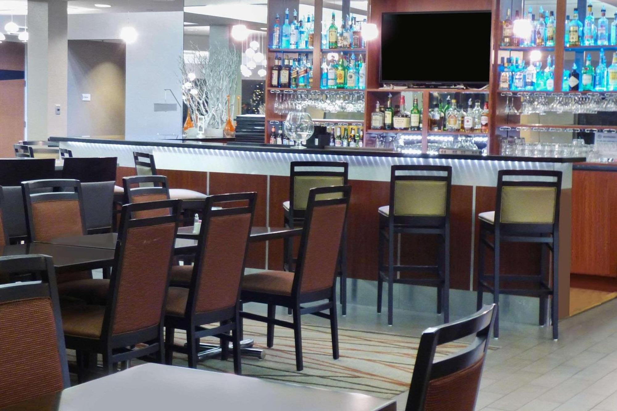 Radisson Akron-Fairlawn Copley Montrose Exterior foto