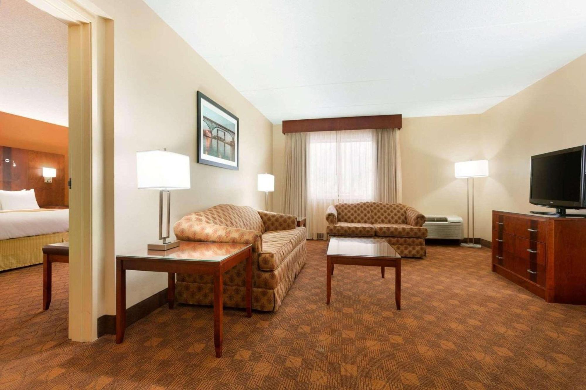 Radisson Akron-Fairlawn Copley Montrose Exterior foto